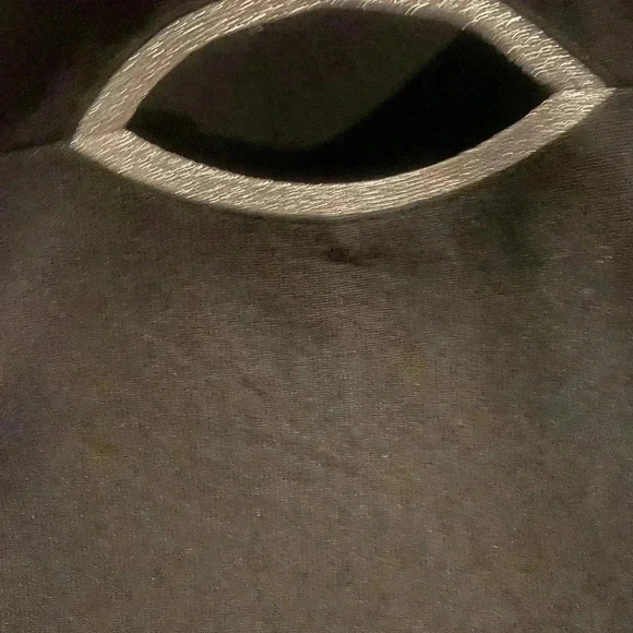 89th + Madison NWT black top with cold shoulders women’s size medium NWT - Picture 3 of 7